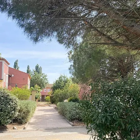 Joli Appartement 27M2 Terre D'Ocre En Village Vacances En Camargue Arles Exterior foto