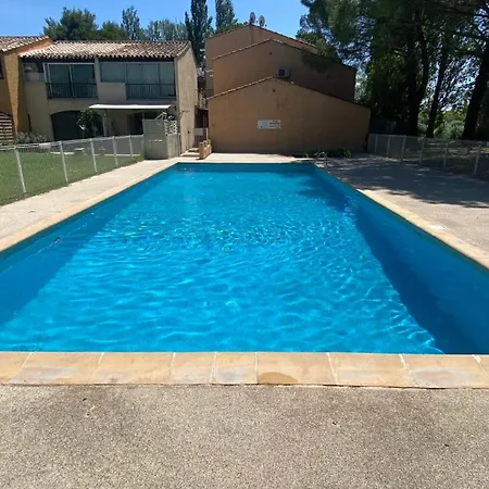 Joli Appartement 27M2 Terre D'Ocre En Village Vacances En Camargue Arles Exterior foto