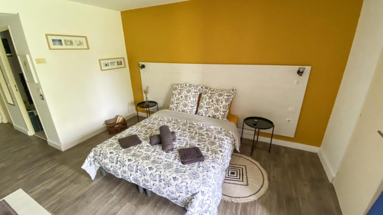 Joli 27m2 Terre D'ocre En Village En Camargue *