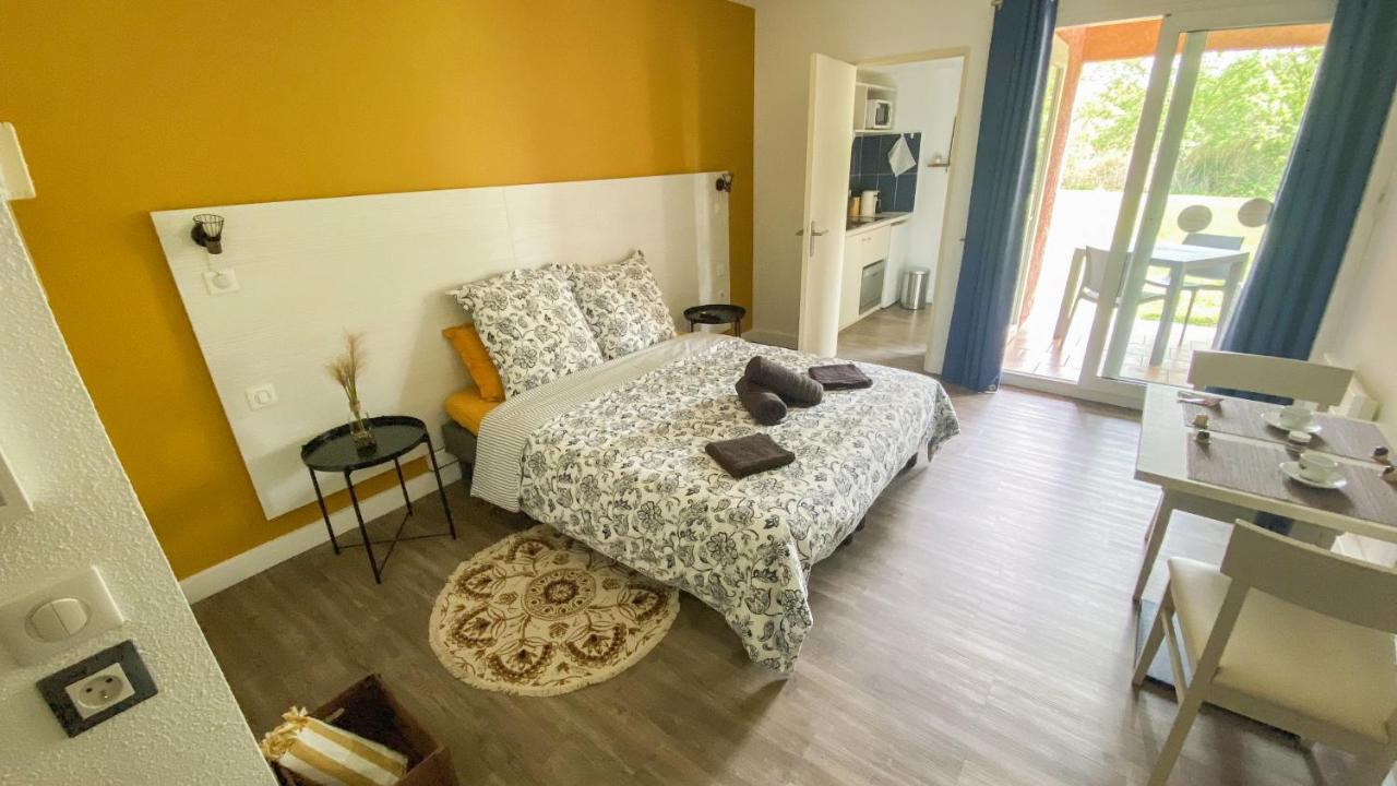 Joli 27m2 Terre D'ocre En Village En Camargue Appartement *