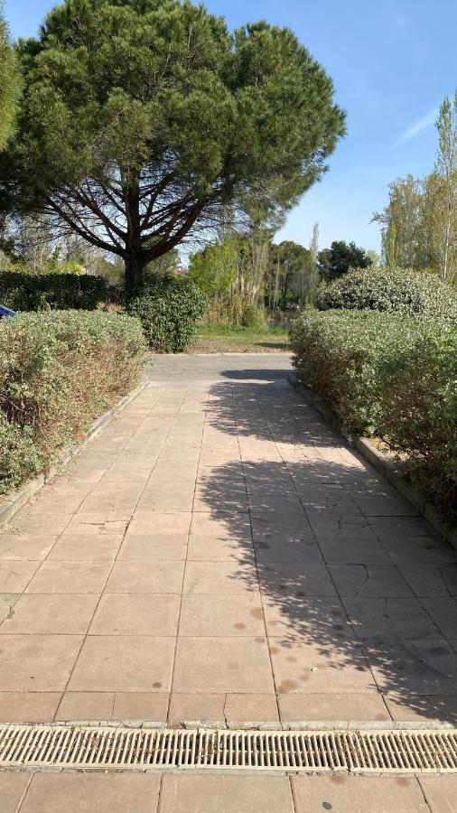 Joli 27m2 Terre D'ocre En Village En Camargue *