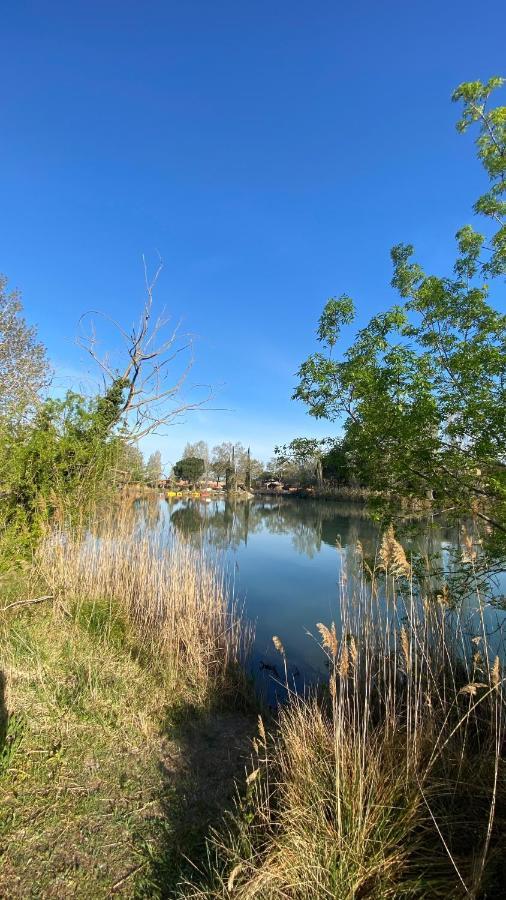Joli 27m2 Terre D'ocre En Village En Camargue *