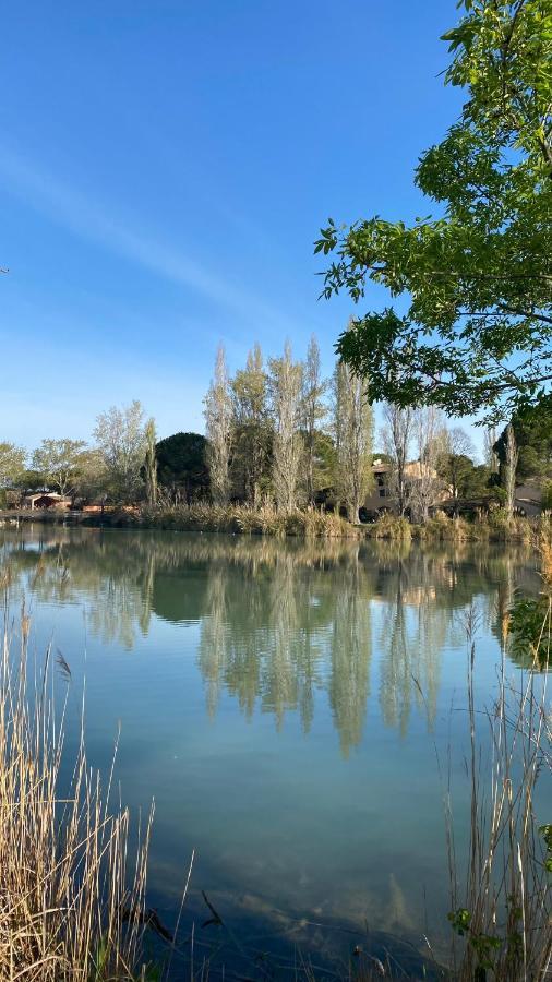 Joli 27m2 Terre D'ocre En Village En Camargue Arles