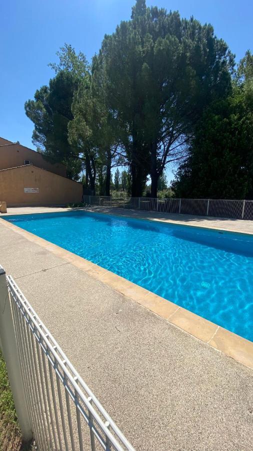 Joli 27m2 Terre D'ocre En Village En Camargue Appartement Arles