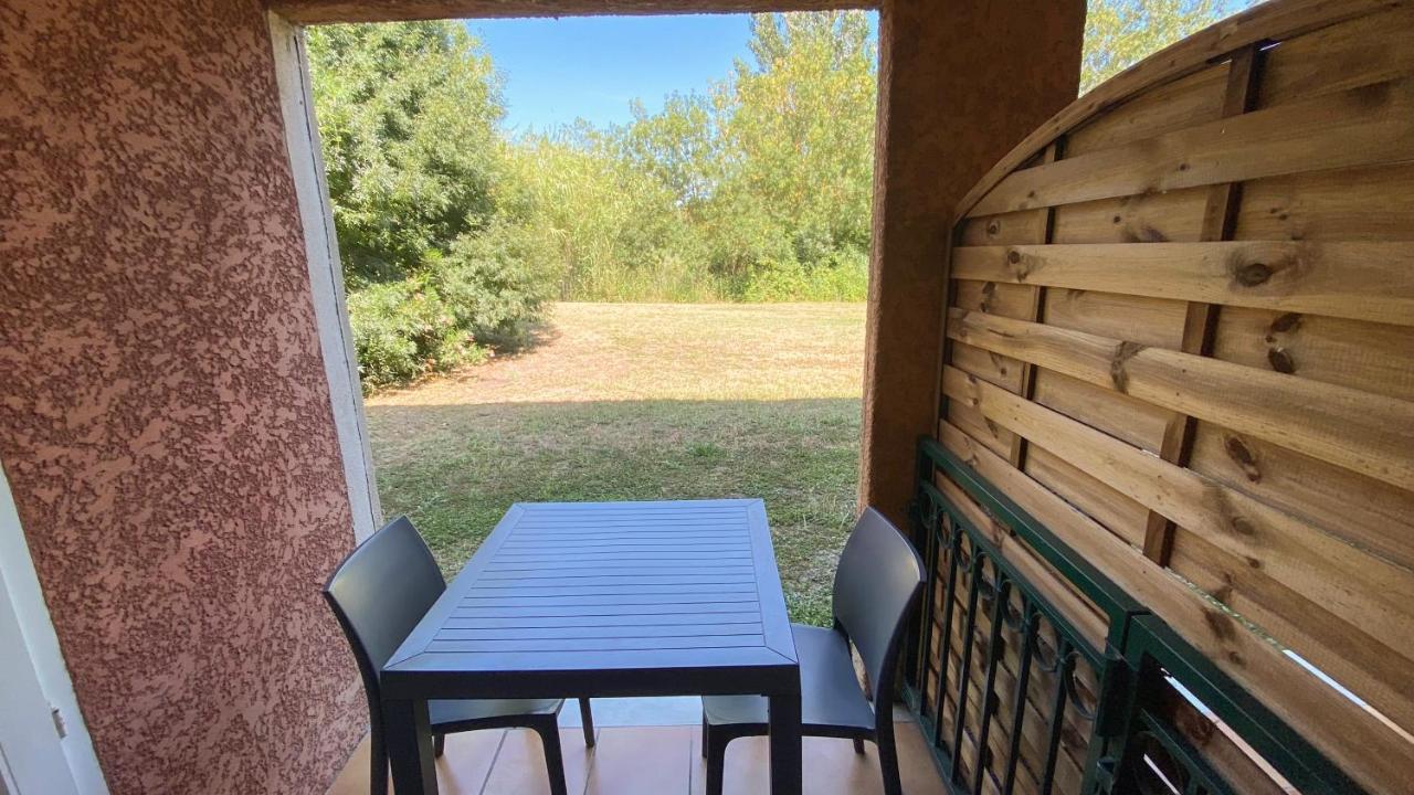 Joli 27m2 Terre D'ocre En Village En Camargue *